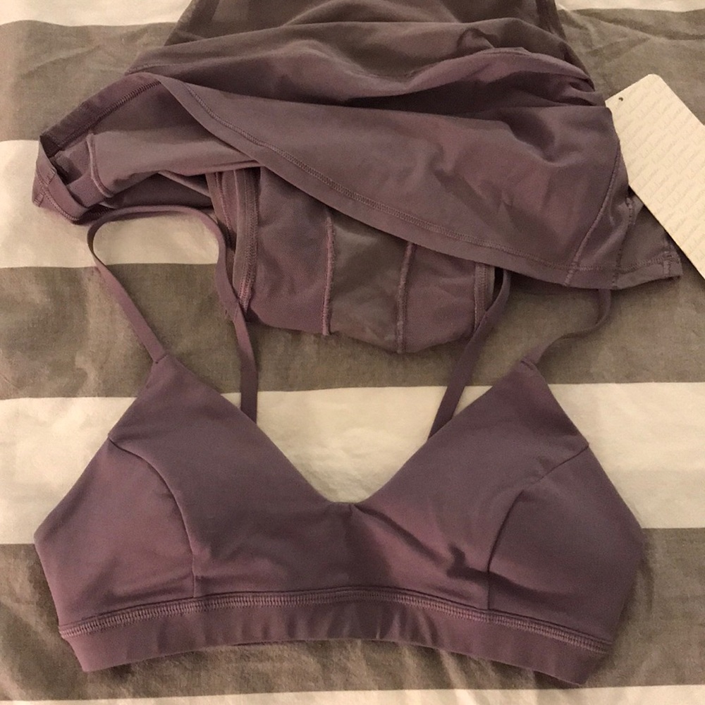 Lululemon top with bra - Picture 6 of 6